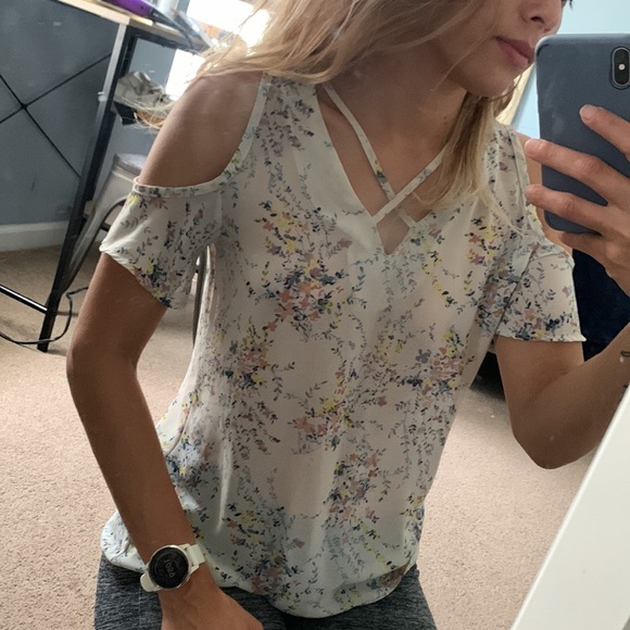 Flower blouse cream light colors size Xs - Picture 6 of 6